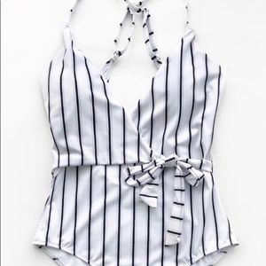 One piece stripped swimsuit
